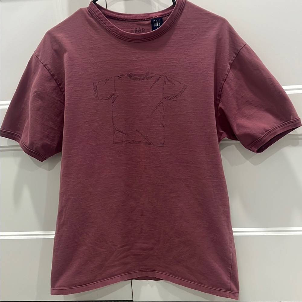GAP Burgundy Tee with Graphic Outline